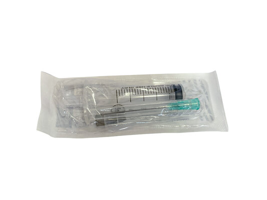 Шприц 5 мл OK Pharma 3-х компонентний з двома голками 21G (0,8 х 38 мм) та 22G (0,7 х 38 мм), 1 штука
