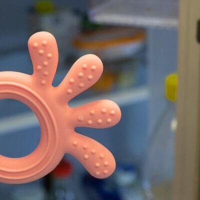 Прорізувач для зубів BabyOno 826/01 силіконовий Восьминіг, рожевий