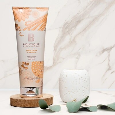 Скраб для тіла Boutique Amber, Musk & Vanilla, 225 г