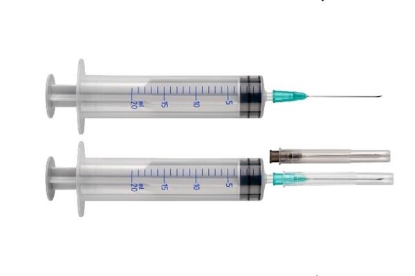 Шприц 20 мл Arterium 3-х компонентний з двома голками 22G (0,7 х 38 мм) та 21G (0,8 х 38 мм), 1 штука