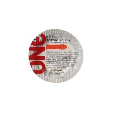 Презерватив ONE Tattoo Touch з текстурним малюнком червоний, 1 штука