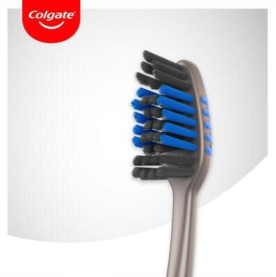 Зубна щітка Colgate Зиг Заг Деревне вугілля, середньої жорсткості, 2 + 1 шт