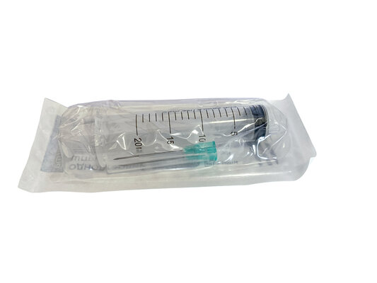 Шприц 20 мл OK Pharma 3-х компонентний з двома голками 21G (0,8 х 38 мм) та 21G (0,8 х 38 мм), 1 штука