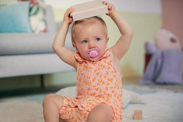 Пустушка силіконова Philips Avent Ultra Soft SCF223/02, 6-18 місяців, для дівчаток, 2 шт