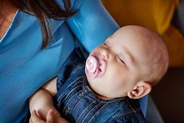 Пустушка силіконова Philips Avent Ultra Soft SCF222/02, 0-6 місяців, для дівчаток, 2 шт