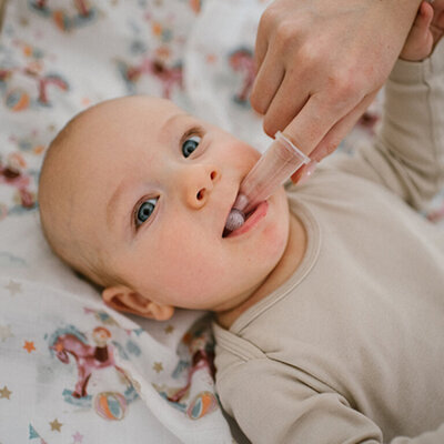Зубна щітка BabyOno 1545 з масажем для ясен прозора, 2 штуки