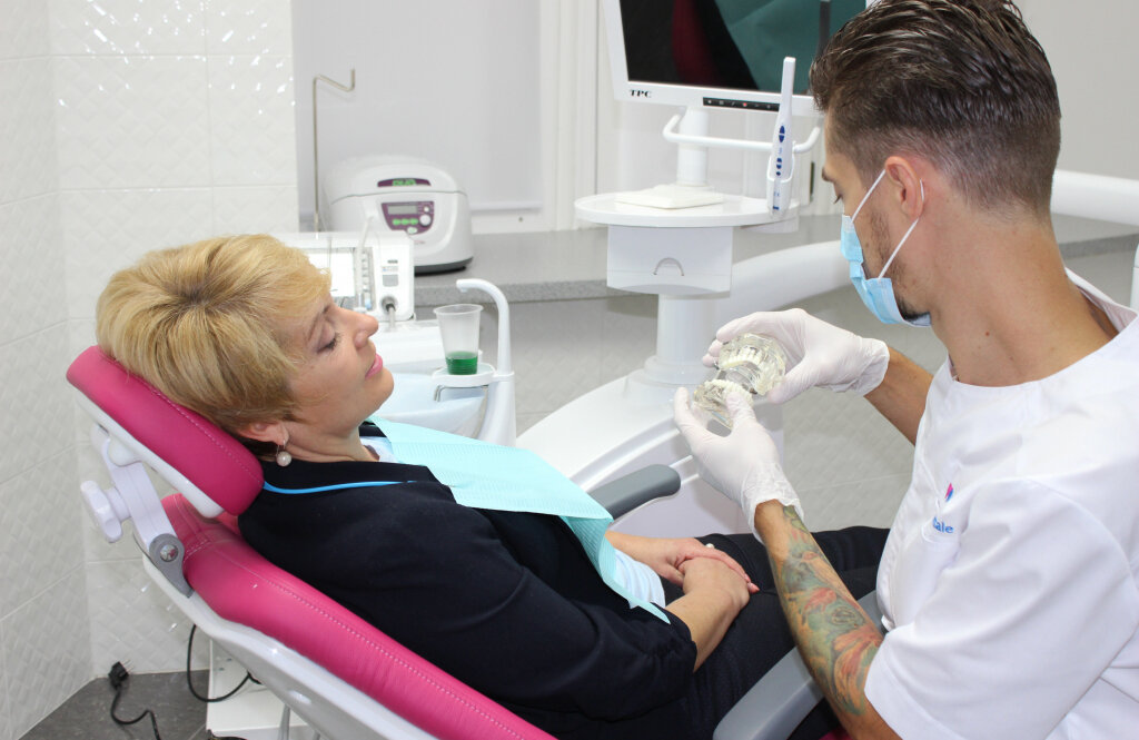 Джорно Дентале (Giorno Dentale) на Театральній