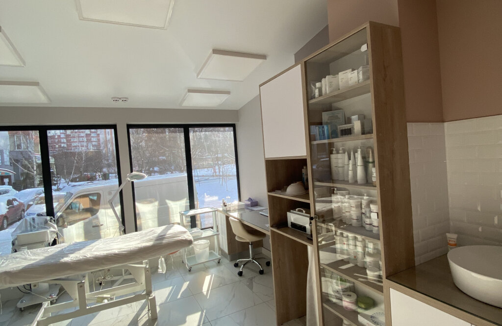 «Dr. Estet Vel Beauty Clinic» («Доктор Естет Вел Б'юті Клінік»)