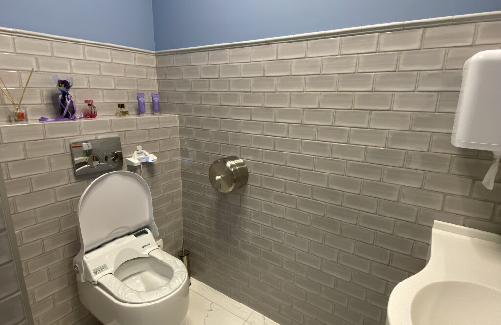 «Dr. Estet Vel Beauty Clinic» («Доктор Естет Вел Б'юті Клінік»)