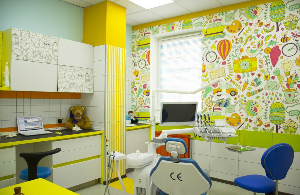 Дитяча стоматологія Mom's на вул. Ломоносова