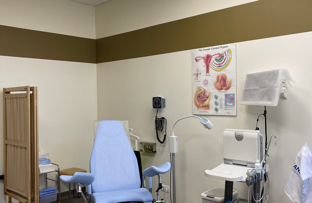 Universum Clinic (Універсум Клінік) на Володимира Винниченка, 4