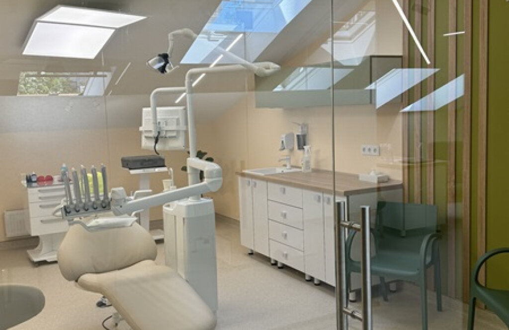 Універсум Дентал (Universum Dental), стоматологічна клініка
