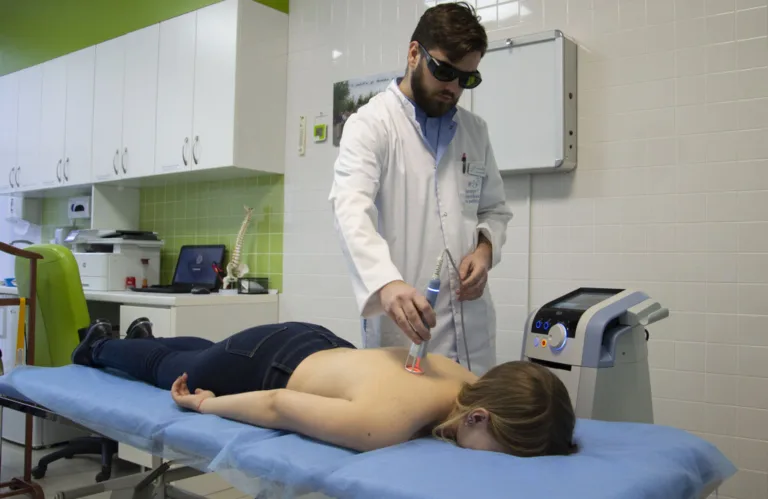 Інститут вертебрології і реабілітації на Дніпровській Набережній