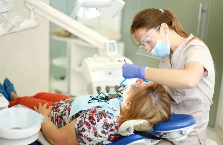 Клініка сучасної стоматології та естетичної медицини «Ідеаль»