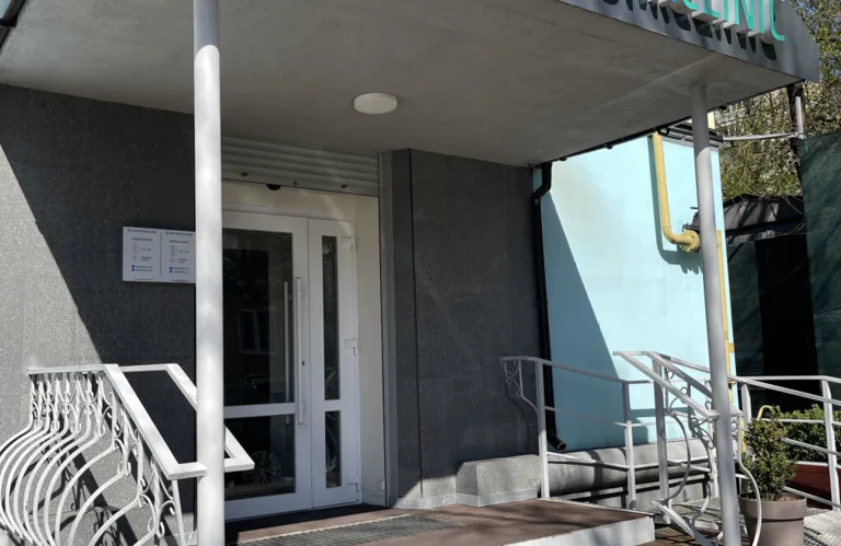 Universum Clinic (Універсум Клінік) на Володимира Винниченка, 4