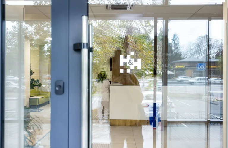 «Healthy and Happy» (ХЕЛСІ ЕНД ХЕПІ) на Берестейскому проспекті