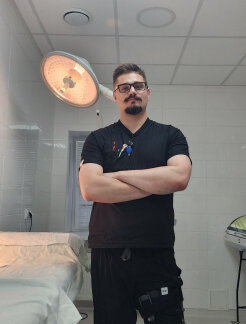 Сотник  Антон  Олександрович