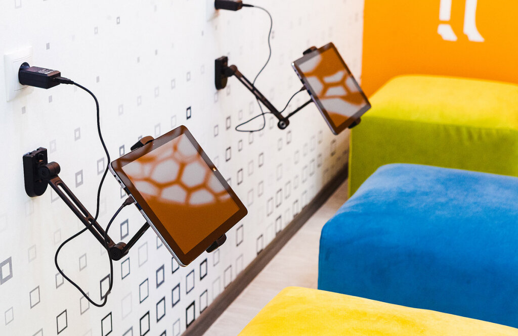 Дитяча стоматологія Mom's на вул. Златоустівській