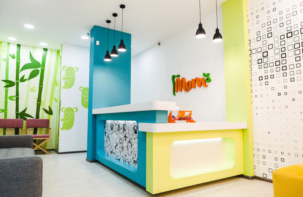 Дитяча стоматологія Mom's на вул. Златоустівській