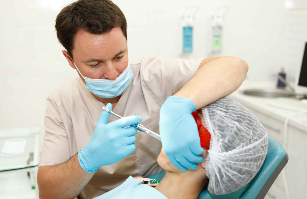 Клініка сучасної стоматології та естетичної медицини «Ідеаль»