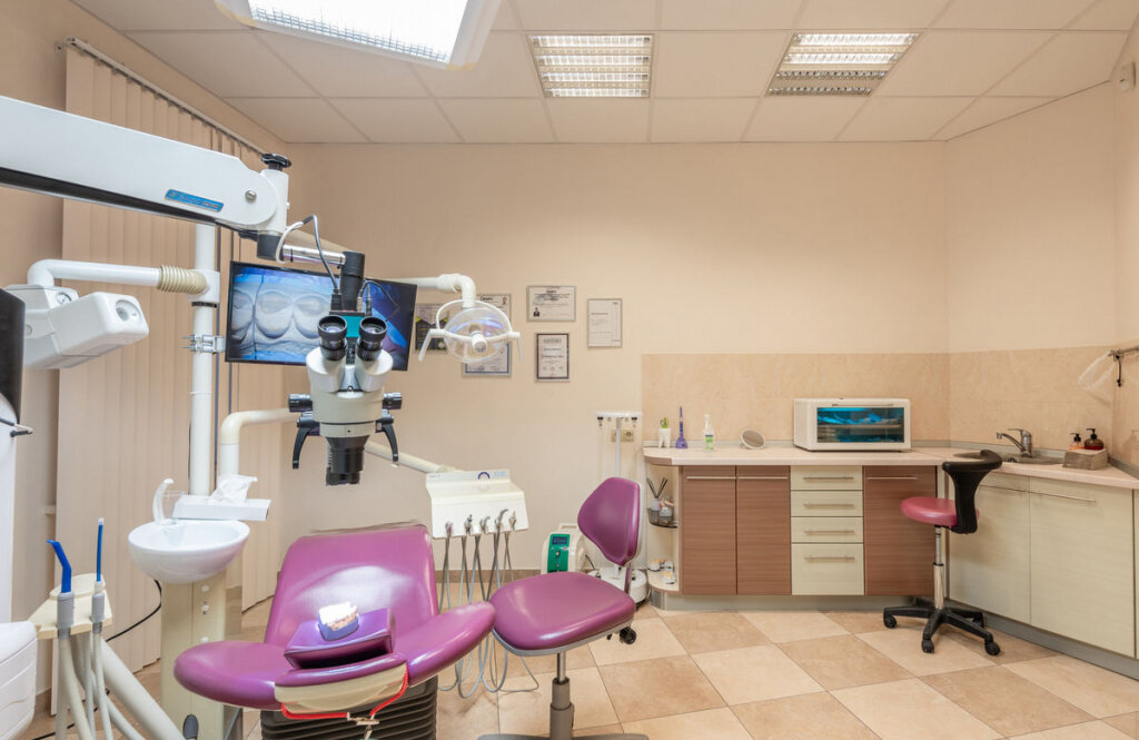 Hollywood (Голівуд) стоматологічна клініка