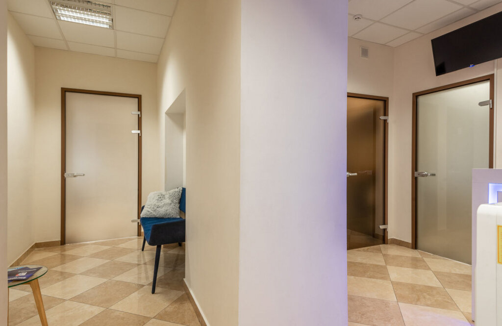 Hollywood (Голівуд) стоматологічна клініка