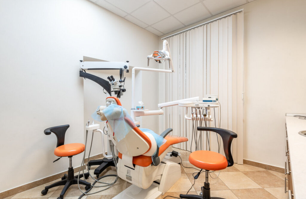 Hollywood (Голівуд) стоматологічна клініка