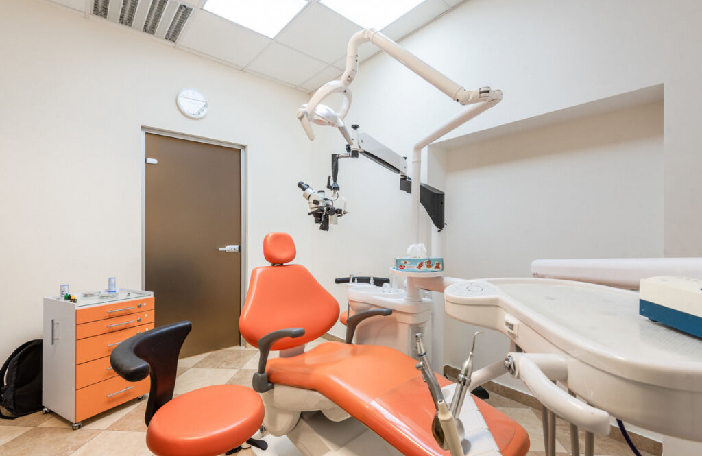 Hollywood (Голівуд) стоматологічна клініка