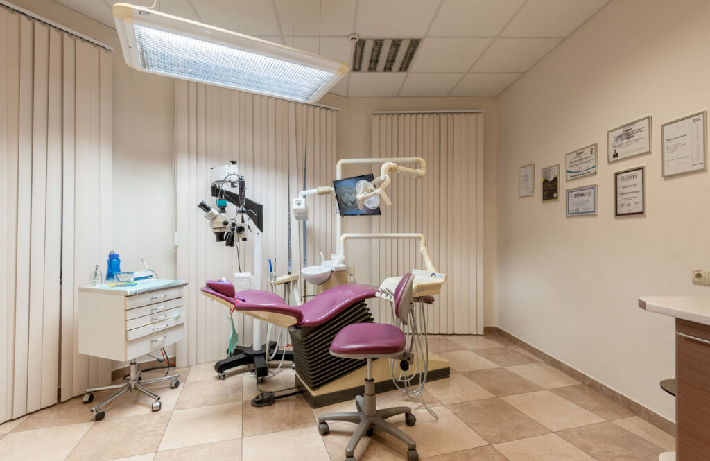 Hollywood (Голівуд) стоматологічна клініка