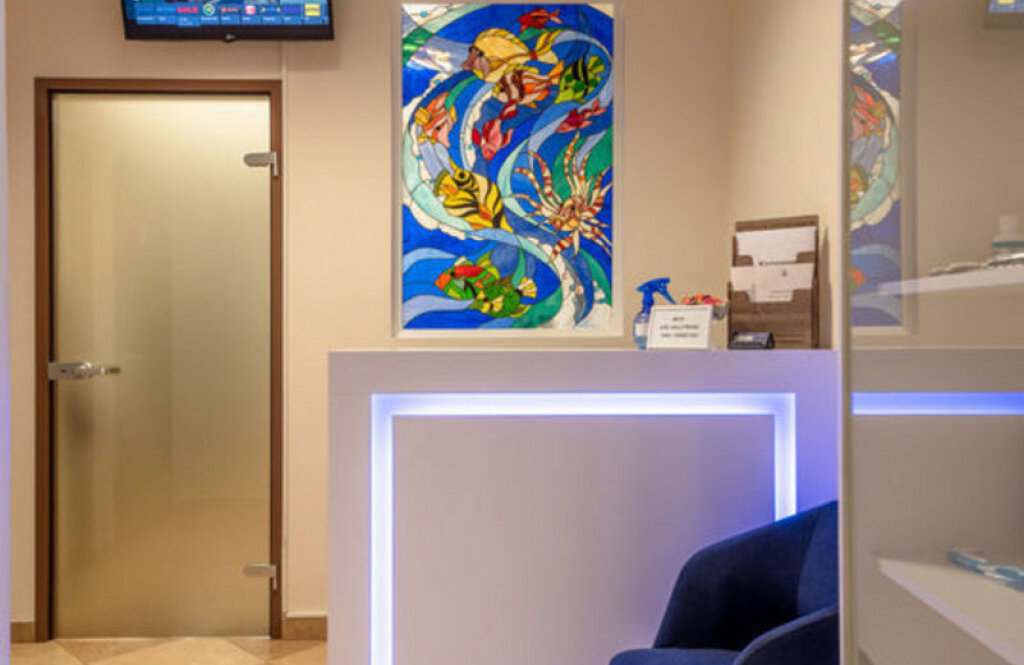 Hollywood (Голівуд) стоматологічна клініка