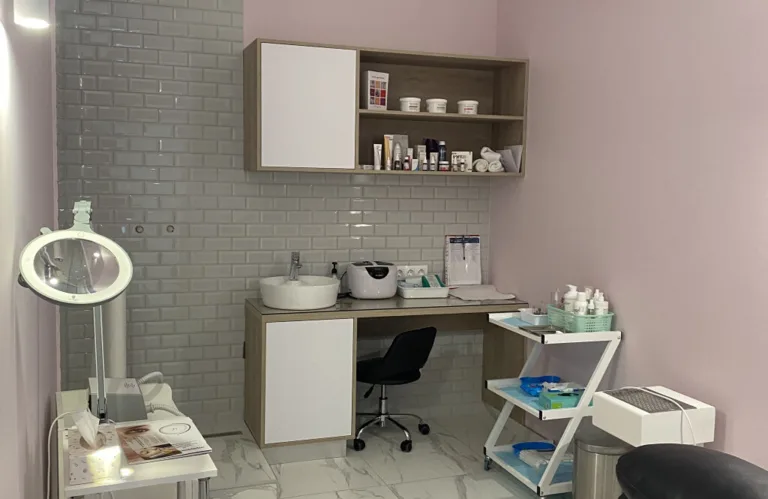 «Dr. Estet Vel Beauty Clinic» («Доктор Естет Вел Б'юті Клінік»)