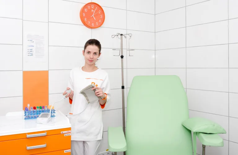 R+ Medical Network на ул. Коновальца