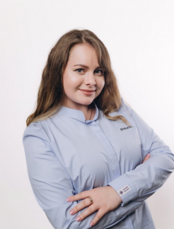 Божедомова Аліна Романівна