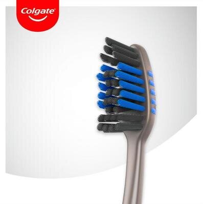 Зубна щітка Colgate Зиг Заг Деревне вугілля, середньої жорсткості, 2 + 1 шт